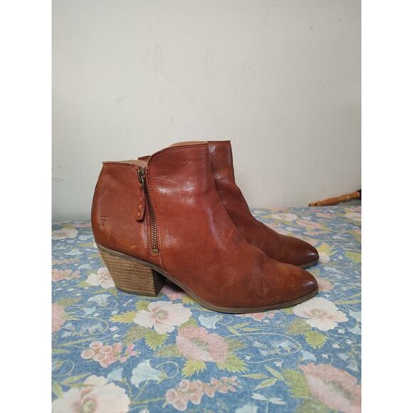 Frye Women's Ankle Boots Size 8.5M Cognac "Judith" Soft Leather Double Zip EUC - Picture 1 of 15
